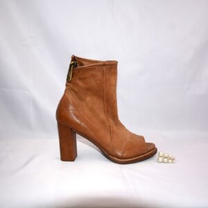 Tronchetti Camel in pelle con plateau e tacco 9 di A.S. 98