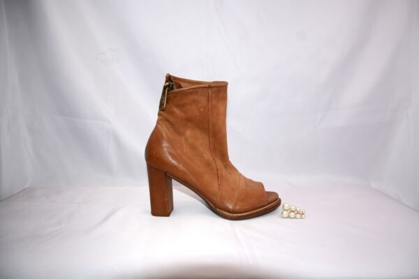 Tronchetti Camel in pelle con plateau e tacco 9 di A.S. 98
