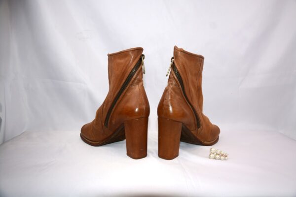 Tronchetti Camel in pelle con plateau e tacco 9 di A.S. 98 - immagine 8
