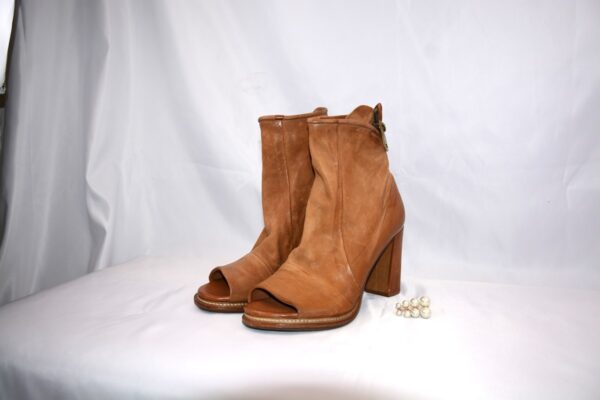 Tronchetti Camel in pelle con plateau e tacco 9 di A.S. 98 - immagine 4