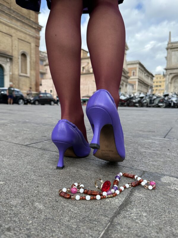 Cenerentola dècolletè Viola in pelle  con tacco 7 - immagine 10