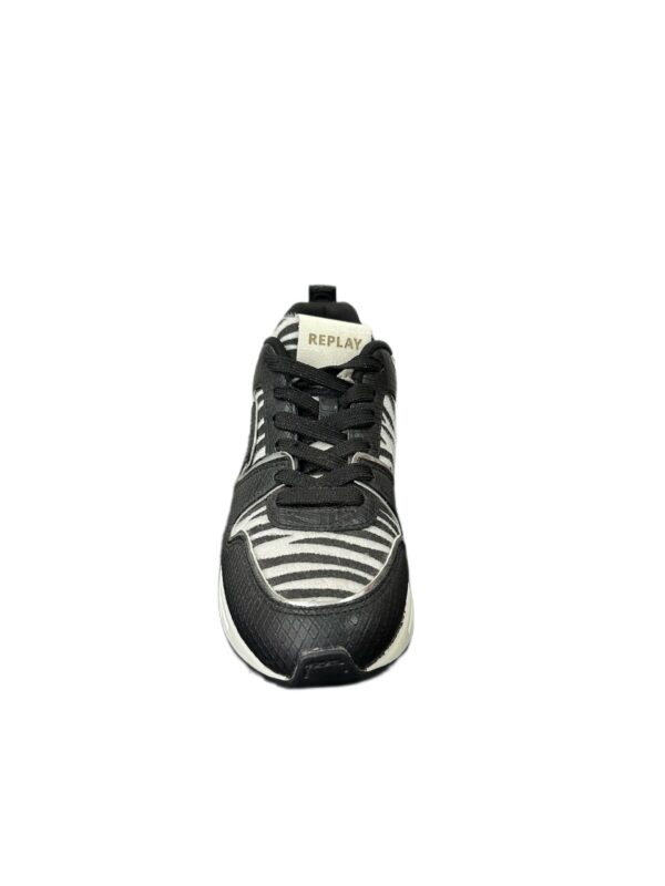 Sneakers zebrata. - immagine 3