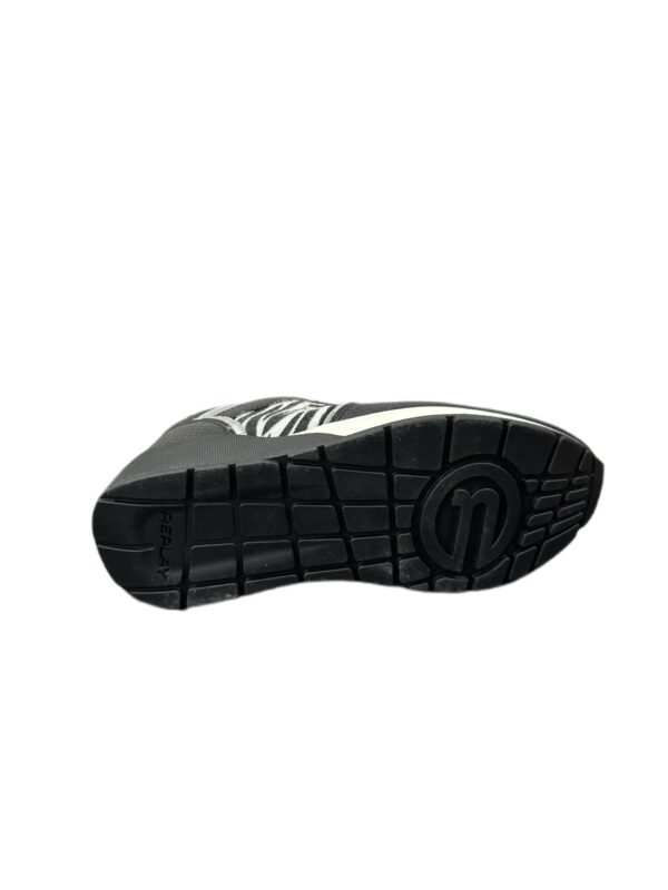 Sneakers zebrata. - immagine 4