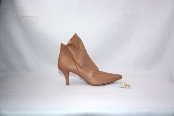 Brigitte stivaletti beige in pelle con tacco 7 - immagine 2