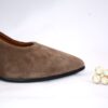 Cenerentola dècolletè in camoscio color cammello con tacco 7 - immagine 8