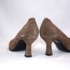 Cenerentola dècolletè in camoscio color cammello con tacco 7 - immagine 5