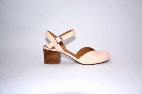 Capri sabot da donna in vernice beige in pelle con tacco 5 - immagine 5