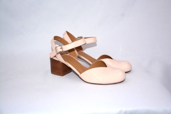 Capri sabot da donna in vernice beige in pelle con tacco 5 - immagine 8