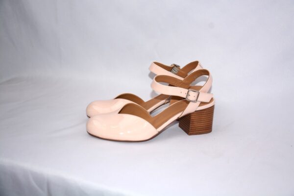 Capri sabot da donna in vernice beige in pelle con tacco 5 - immagine 9