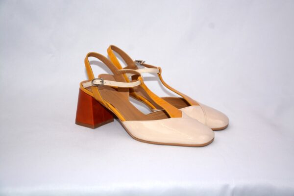 Capri slingback da donna  in vernice beige in pelle tacco 65 - immagine 2