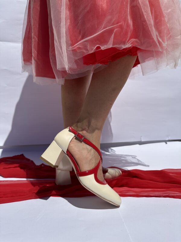 Olen dècolletè aperte donna in pelle color  panna con cinturini charleston e tacco t - immagine 3