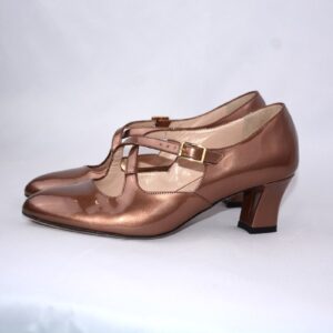 Marilyn dècolletè in vernice beige in pelle con cinturini tacco 5
