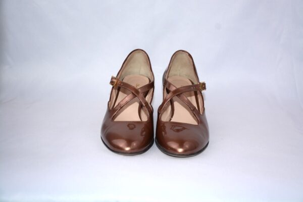 Marilyn dècolletè in vernice beige in pelle con cinturini tacco 5 - immagine 9