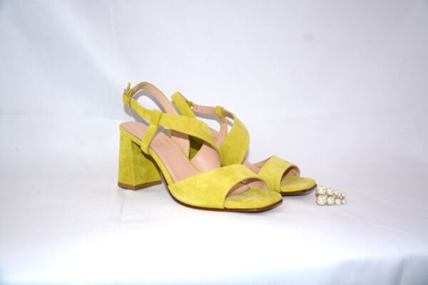 Orchidea sandali in camoscio lime con  tacco 7
