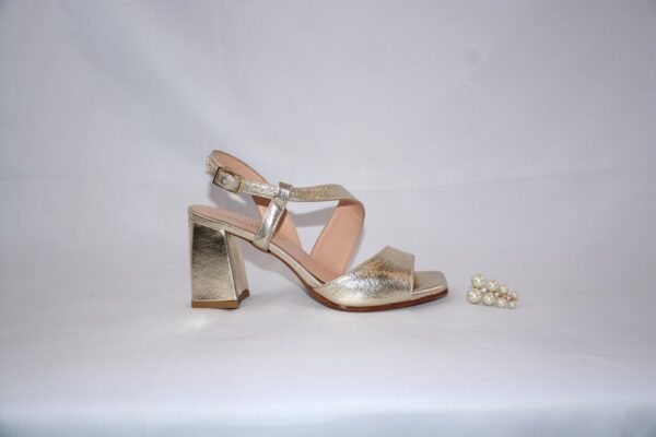 Orchidea sandalo oro in pelle con tacco 7