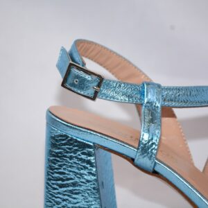 Orchidea sandalo blu metalizzato in pelle con tacco 7