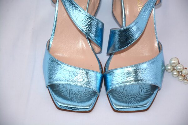 Orchidea sandalo blu metalizzato in pelle con tacco 7 - immagine 9