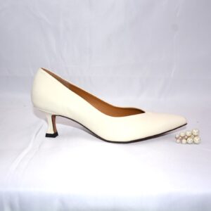 Cenerentola dècolletè in pelle color panna con tacco 5