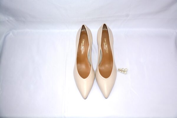 Cenerentola dècolletè in pelle beige con tacco 70 - immagine 3