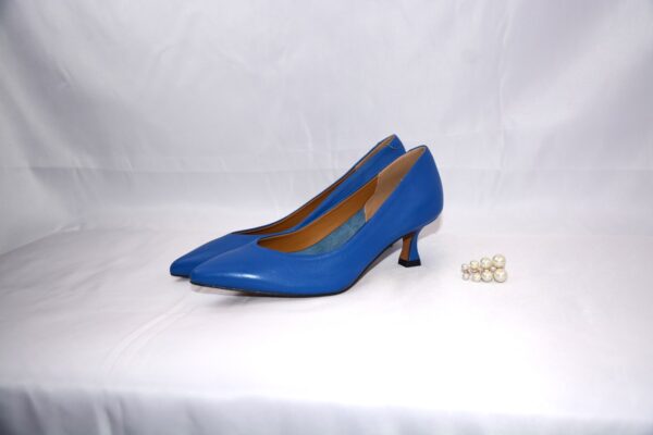 Cenerentola dècolletè donna in pelle  blu elettriche con tacco 50 - immagine 2