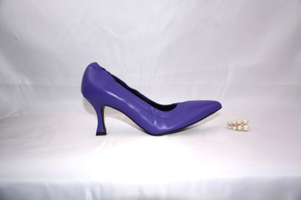 Cenerentola dècolletè Viola in pelle  con tacco 7