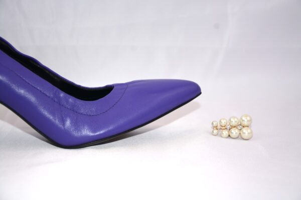 Cenerentola dècolletè Viola in pelle  con tacco 7 - immagine 4