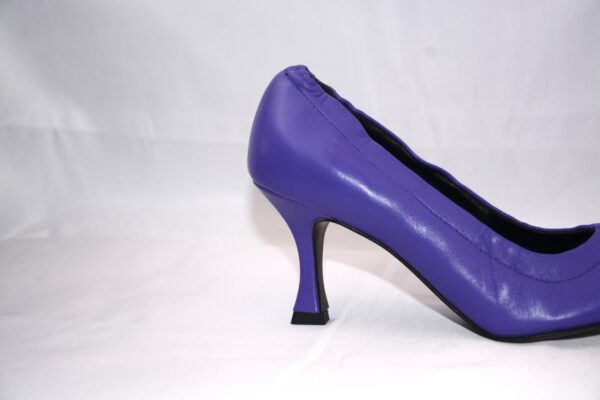 Cenerentola dècolletè Viola in pelle  con tacco 7 - immagine 8