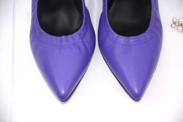 Cenerentola dècolletè Viola in pelle  con tacco 7 - immagine 2