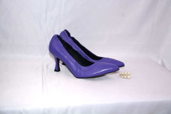 Cenerentola dècolletè Viola in pelle  con tacco 7 - immagine 7