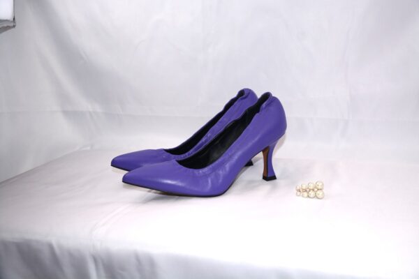 Cenerentola dècolletè Viola in pelle  con tacco 7 - immagine 9