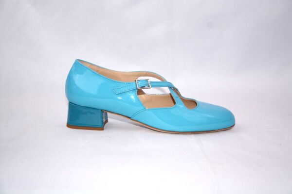 Lulù dècolletè donna in vernice azzurra con cinturini charleston e tacco 35 - immagine 9