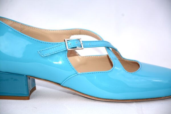 Lulù dècolletè donna in vernice azzurra con cinturini charleston e tacco 35 - immagine 7