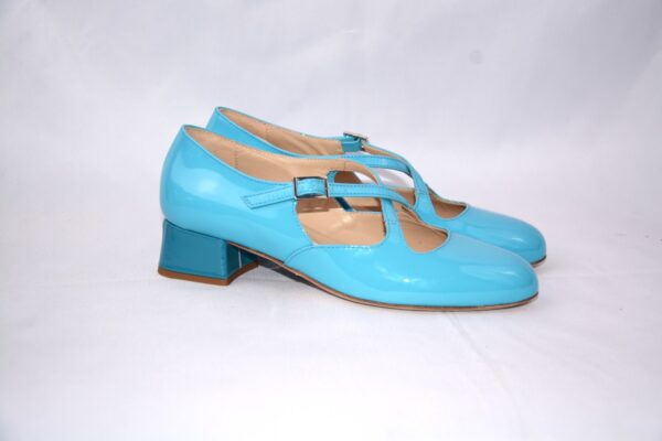 Lulù dècolletè donna in vernice azzurra con cinturini charleston e tacco 35