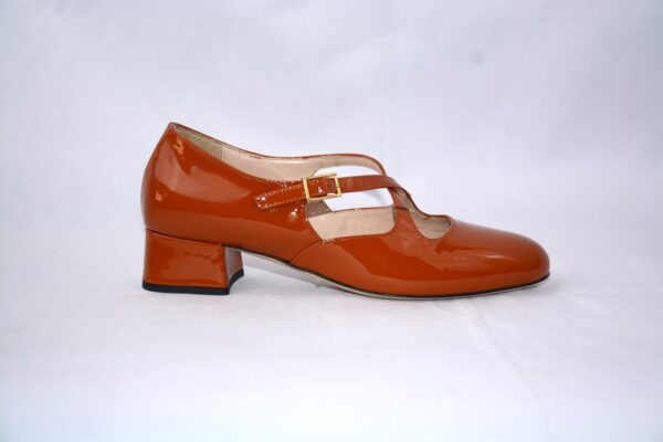 Lulù dècolletè donna in vernice arancione con cinturini charleston e tacco 35 - immagine 2
