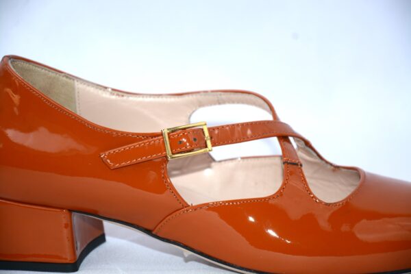 Lulù dècolletè donna in vernice arancione con cinturini charleston e tacco 35 - immagine 11