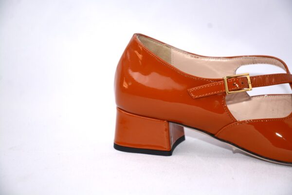 Lulù dècolletè donna in vernice arancione con cinturini charleston e tacco 35 - immagine 9