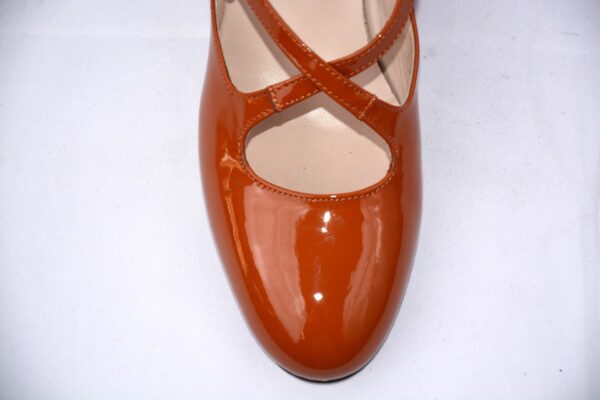 Lulù dècolletè donna in vernice arancione con cinturini charleston e tacco 35 - immagine 4