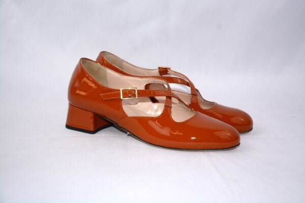 Lulù dècolletè donna in vernice arancione con cinturini charleston e tacco 35 - immagine 5