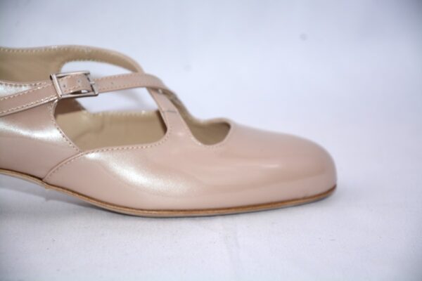 Lulù dècolletè donna in vernice beige con cinturini charleston e tacco 35 - immagine 10