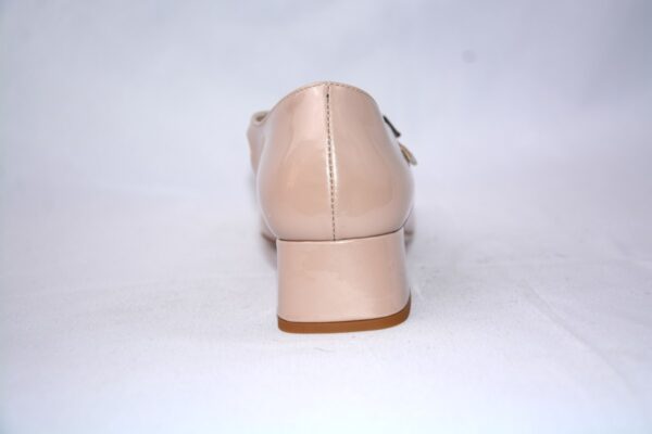 Lulù dècolletè donna in vernice beige con cinturini charleston e tacco 35 - immagine 7