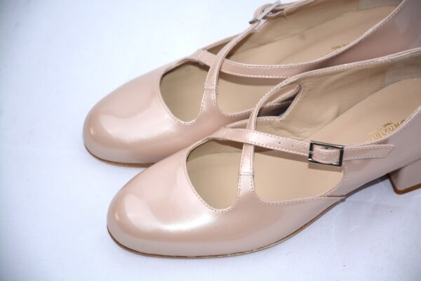 Lulù dècolletè donna in vernice beige con cinturini charleston e tacco 35 - immagine 12