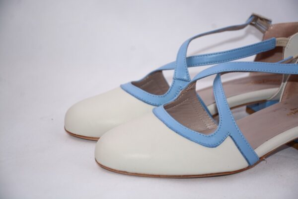 Lulù dècolletè aperte donna in pelle azzurra  con cinturini charleston tacco 35 - immagine 9