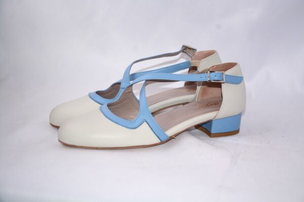 Lulù dècolletè aperte donna in pelle azzurra  con cinturini charleston tacco 35 - immagine 2