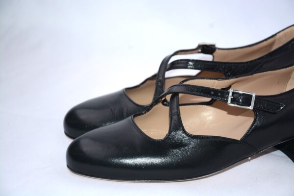 Lulu dècolletè donna in pelle nera con cinturini charleston e tacco 35 - immagine 6