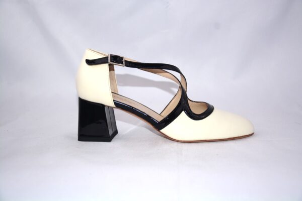 Olen dècolletè donna aperte in pelle color panna con cinturini charleston e tacco 5 - immagine 2