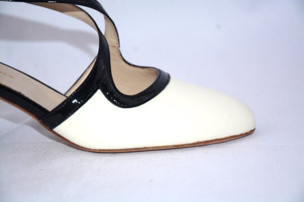 Olen dècolletè donna aperte in pelle color panna con cinturini charleston e tacco 5 - immagine 5