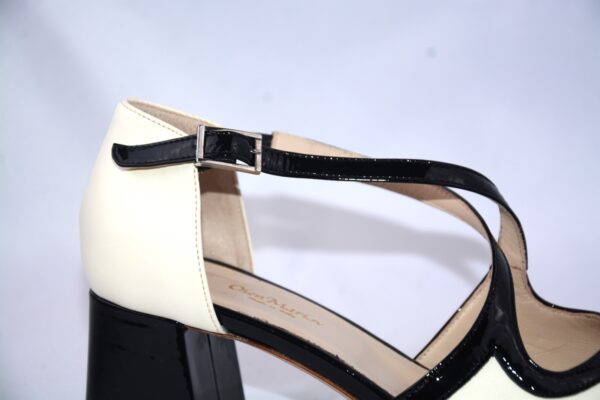 Olen dècolletè donna aperte in pelle color panna con cinturini charleston e tacco 5 - immagine 6