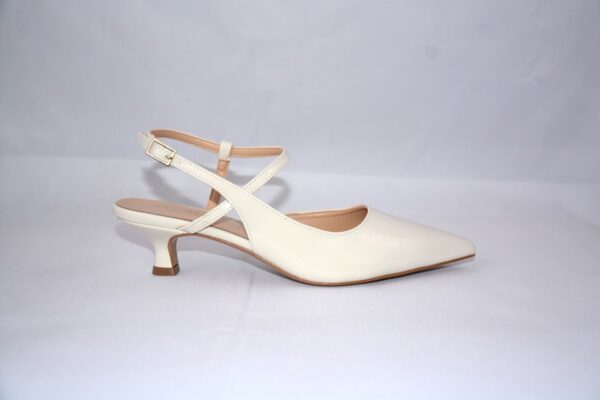 Perla slingback a punta da donna in vernice panna tacco 3 - immagine 2