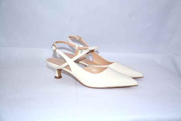 Perla slingback a punta da donna in vernice panna tacco 3