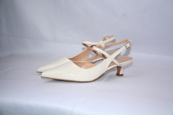 Perla slingback a punta da donna in vernice panna tacco 3 - immagine 4